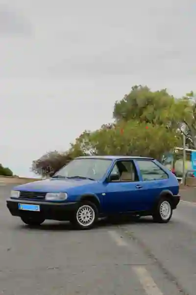 Volkswagen Polo 1992 - 7000 EUR, 182000 km - AUTO.MOTO.pt - 182000km - foto 4 de 9