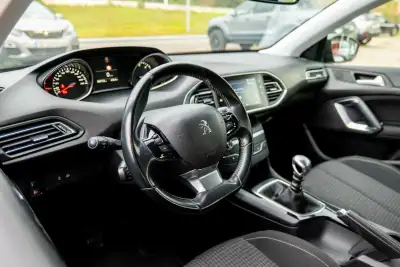 Peugeot 308 2018 - 12000 EUR, 185000 km - AUTO.MOTO.pt - 185000km - foto 17 de 17
