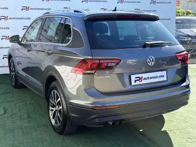 Volkswagen Tiguan 2018 - 18750 EUR, 170392 km - AUTO.MOTO.pt - 170392km - foto 10 de 21