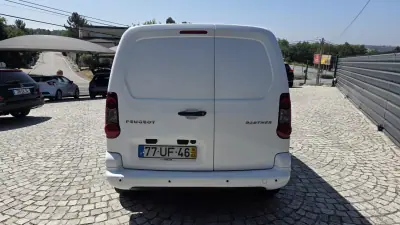 Peugeot Partner 2018 - 11490 EUR, 159000 km - AUTO.MOTO.pt - 159000km - foto 4 de 18
