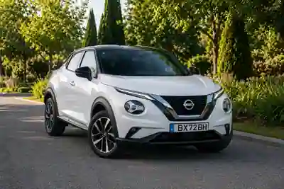 Nissan Juke 2025 - 22990 EUR, 16971 km - AUTO.MOTO.pt - 16971km - foto 3 de 4