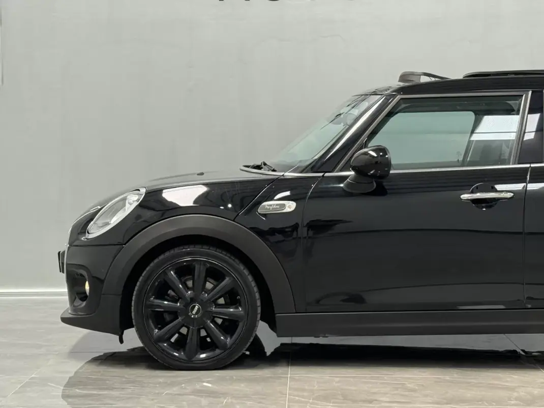 MINI 5 Portas 2016 - 15890 EUR, 167000 km - 167000km - foto 13 de 34