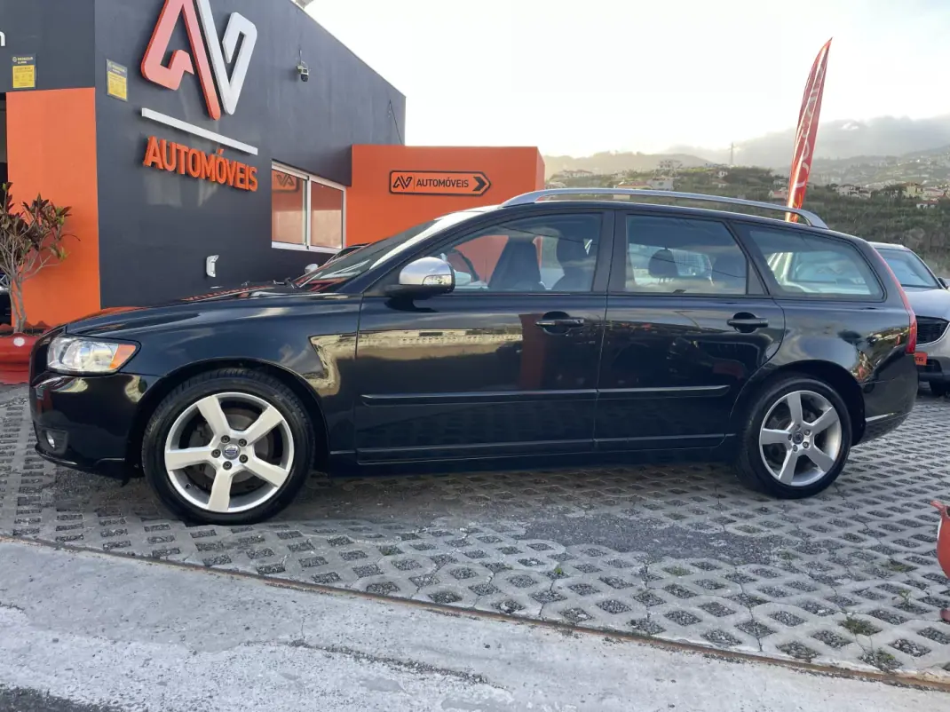 Volvo V50 2012 - 8950 EUR, 162462 km - AUTO.MOTO.pt - 162462km - foto 4 de 12