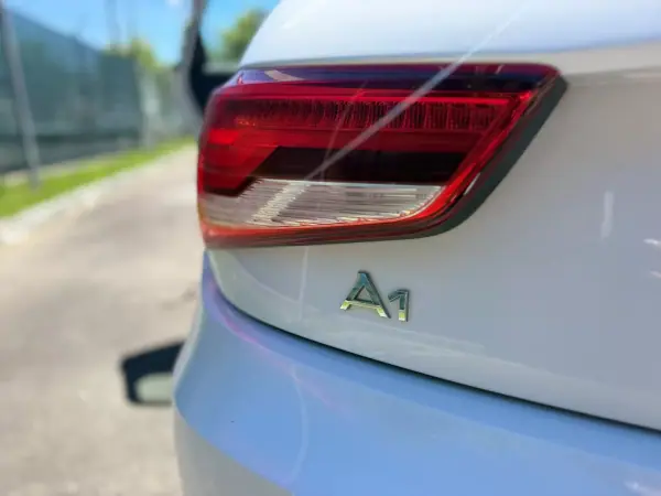 Audi A1 Sportback 2016 - 12990 EUR, 158353 km - AUTO.MOTO.pt - 158353km - foto 7 de 17