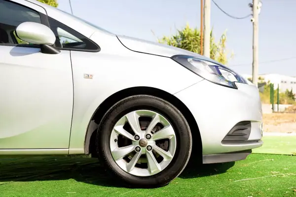 Opel Corsa 2018 - 7490 EUR, 141500 km - AUTO.MOTO.pt - 141500km - foto 10 de 37
