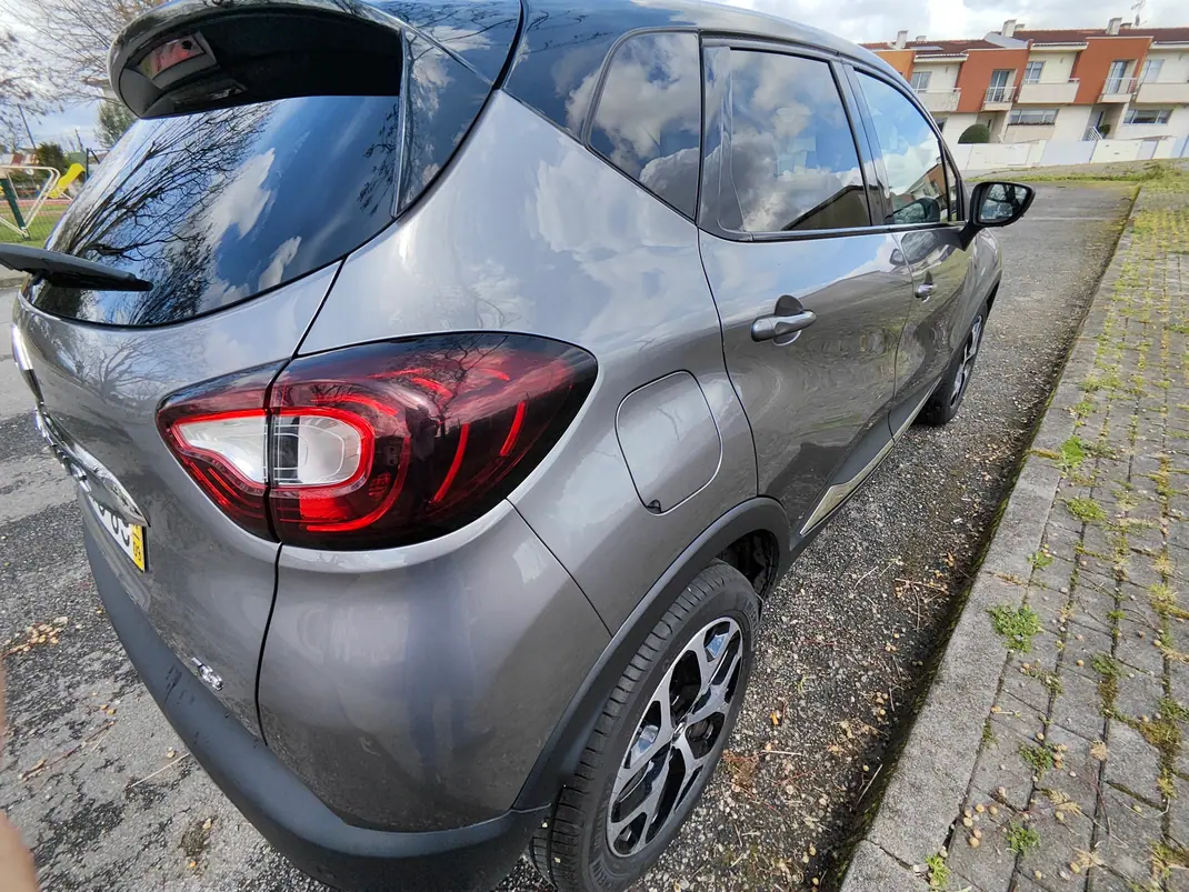 Renault Captur 2017 - 11000 EUR, 143000 km - AUTO.MOTO.pt - 143000km - foto 9 de 22