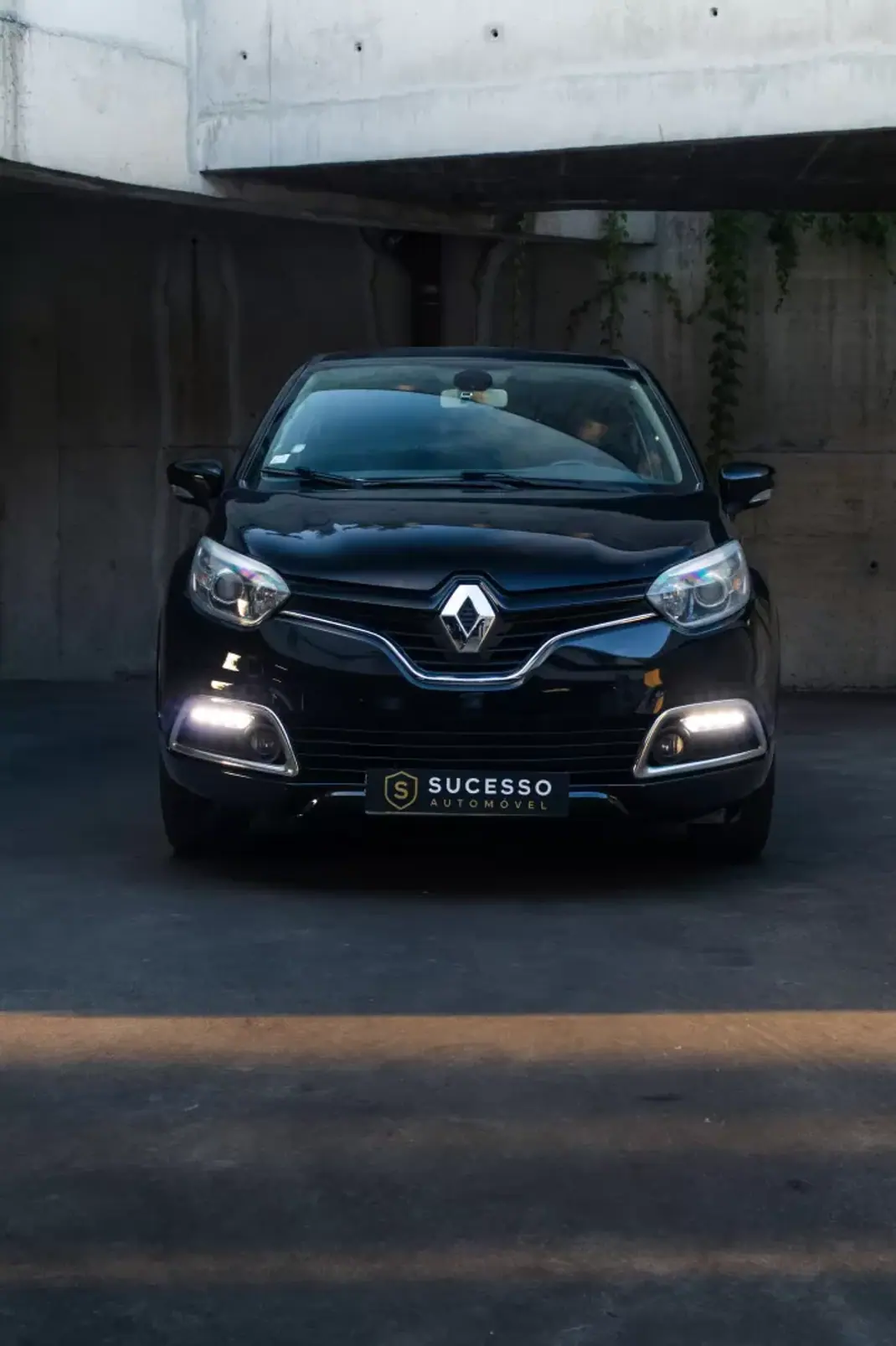 Renault Captur 2014 - 9950 EUR, 120326 km - 120326km - foto 2 de 16