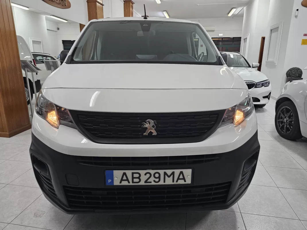 Peugeot Partner 1.5 BlueHdi Pro 102cv 3 lug 2020 - 12500 EUR, 188638 km - AUTO.MOTO.pt - 188638km - foto 2 de 27