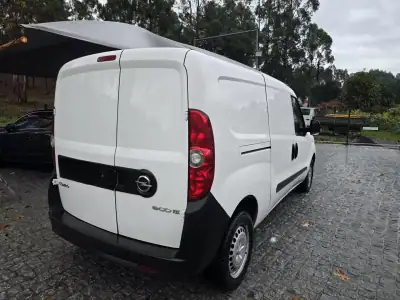Opel COMBO 2017 - 8900 EUR, 200000 km - AUTO.MOTO.pt - 200000km - foto 7 de 7