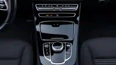 Mercedes-Benz E 300 2020 - 27950 EUR, 138000 km - AUTO.MOTO.pt - 138000km - foto 19 de 19