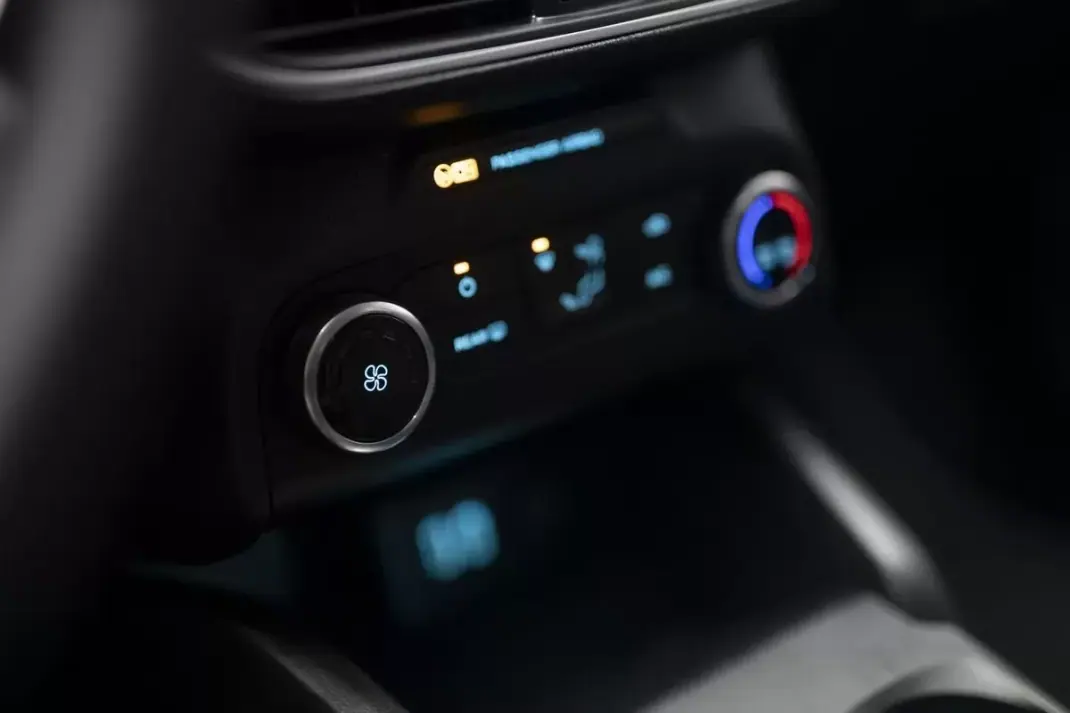 Ford Focus 2021 - 13850 EUR, 196506 km - AUTO.MOTO.pt - 196506km - foto 17 de 42