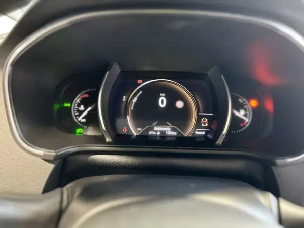 Renault Mégane 2019 - 14250 EUR, 135000 km - AUTO.MOTO.pt - 135000km - foto 22 de 36