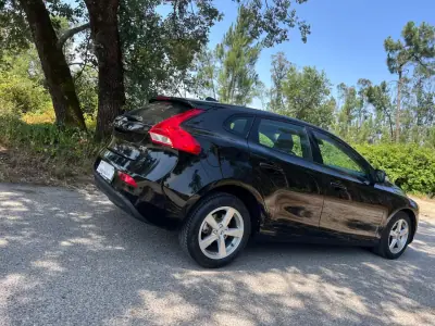 Volvo V40 2017 - 15900 EUR, 120000 km - AUTO.MOTO.pt - 120000km - foto 31 de 39