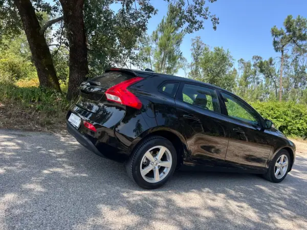 Volvo V40 2017 - 15900 EUR, 120000 km - AUTO.MOTO.pt - 120000km - foto 31 de 39