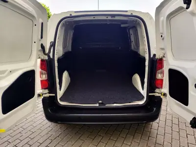 Opel COMBO 2019 - 11980 EUR, 162000 km - AUTO.MOTO.pt - 162000km - foto 8 de 21