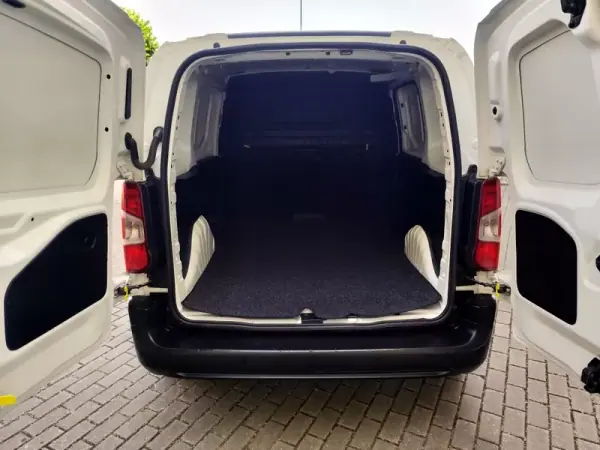 Opel COMBO 2019 - 11980 EUR, 162000 km - AUTO.MOTO.pt - 162000km - foto 8 de 21