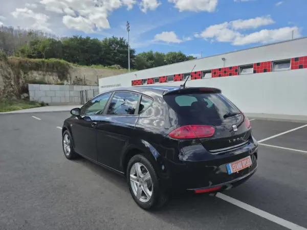 SEAT Leon 2012 - 9750 EUR, 166000 km - AUTO.MOTO.pt - 166000km - foto 9 de 15