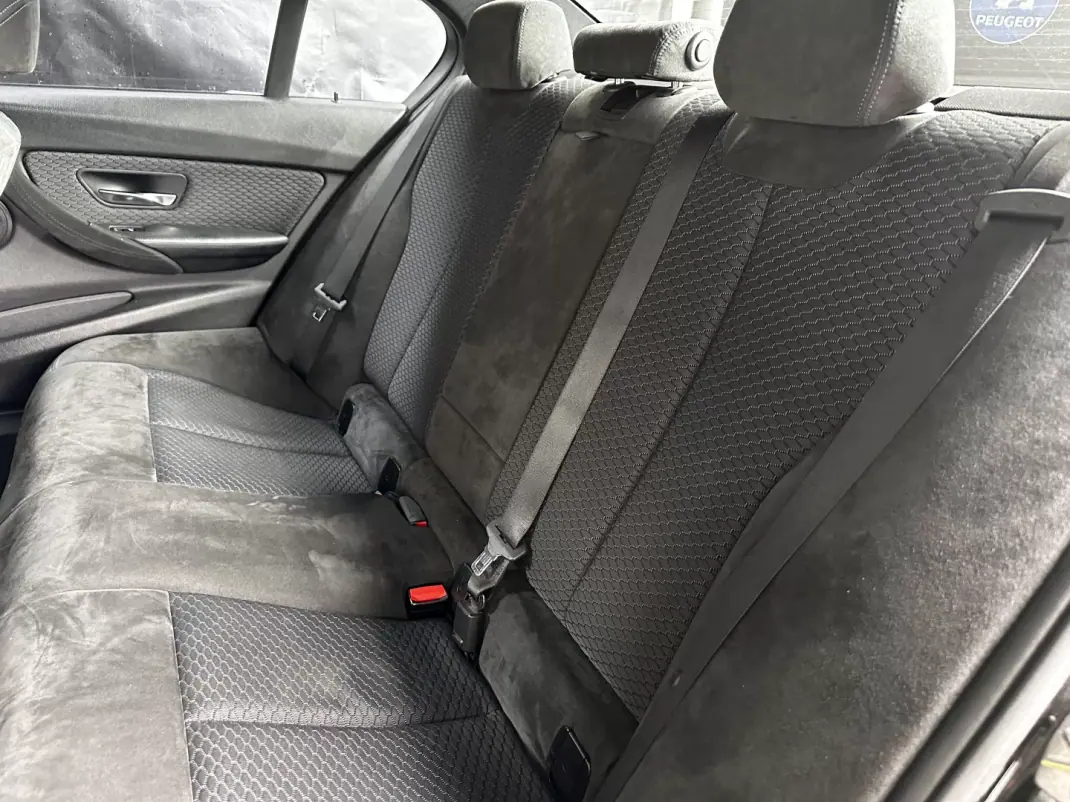 BMW 318 2014 - 18750 EUR, 237000 km - AUTO.MOTO.pt - 237000km - foto 33 de 40