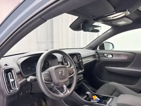 Volvo C40 2021 - 29500 EUR, 84000 km - AUTO.MOTO.pt - 84000km - foto 19 de 23