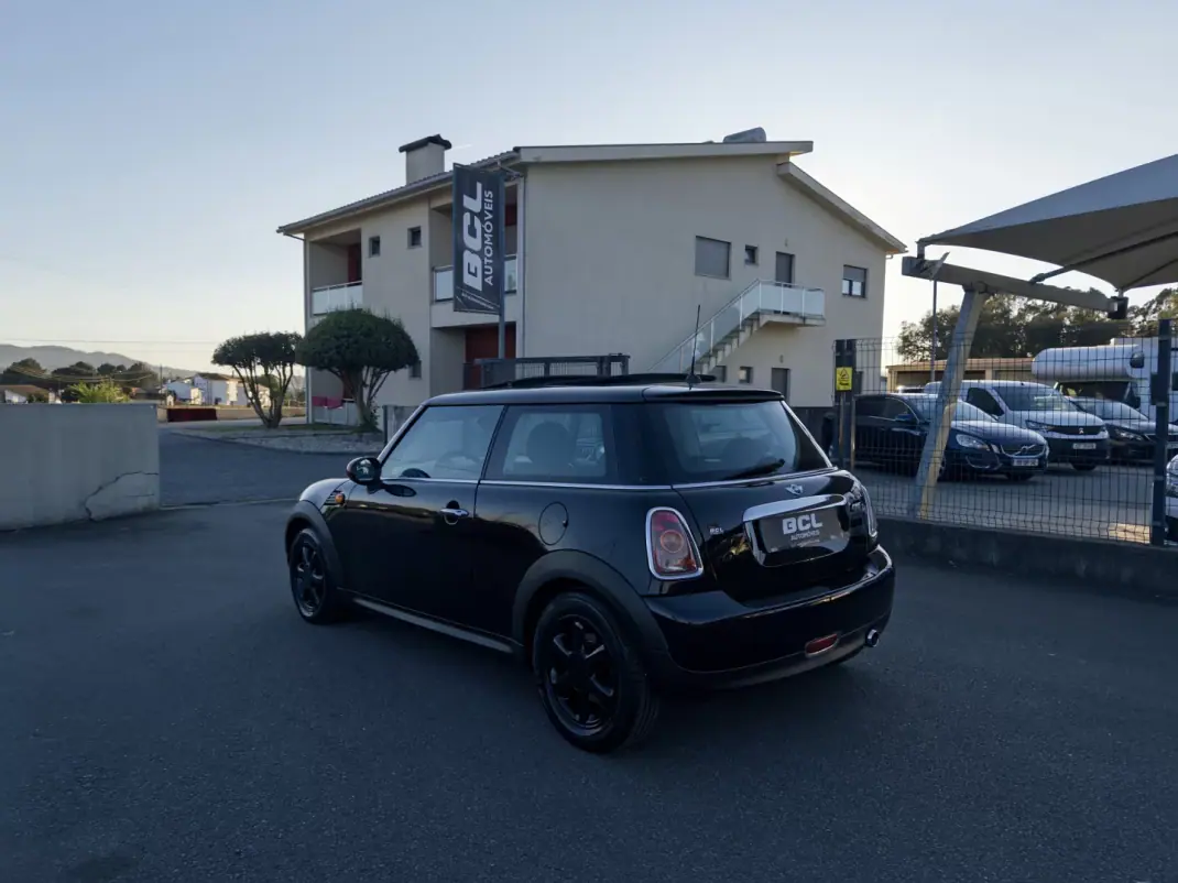 MINI 3 Portas 2010 - 7990 EUR, 265000 km - AUTO.MOTO.pt - 265000km - foto 5 de 32