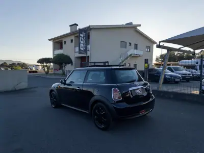 MINI 3 Portas 2010 - 7990 EUR, 265000 km - AUTO.MOTO.pt - 265000km - foto 5 de 32