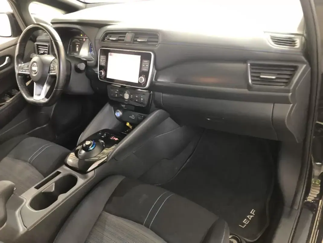 Nissan Leaf 2020 - 11990 EUR, 105000 km - AUTO.MOTO.pt - 105000km - foto 8 de 19