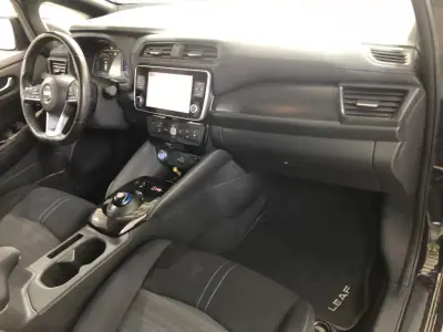 Nissan Leaf 2020 - 11990 EUR, 105000 km - AUTO.MOTO.pt - 105000km - foto 8 de 19
