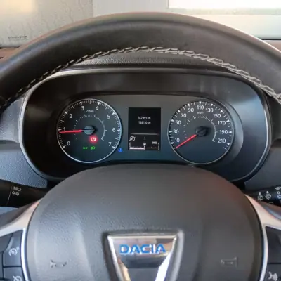 Dacia Duster 2021 - 17500 EUR, 142842 km - AUTO.MOTO.pt - 142842km - foto 2 de 21