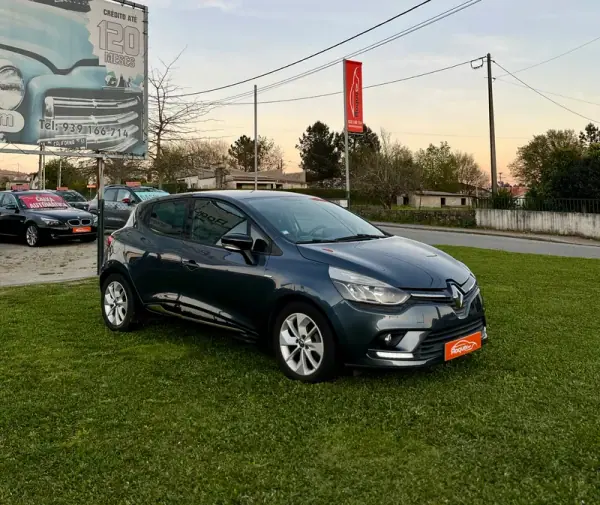 Renault Clio 2017 - 11900 EUR, 171000 km - AUTO.MOTO.pt - 171000km - foto 7 de 12