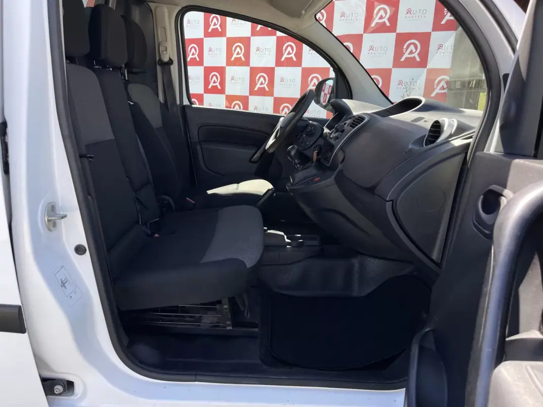 Renault Kangoo 1.5 DCi Business 2020 - 13490 EUR, 142280 km - AUTO.MOTO.pt - 142280km - foto 11 de 17