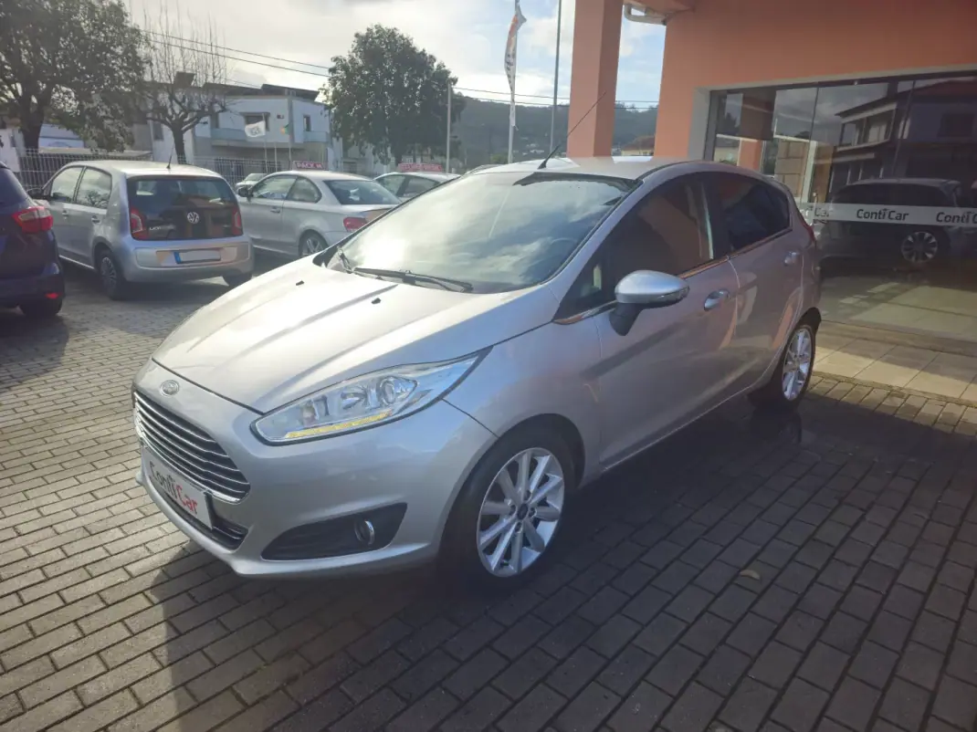 Ford Fiesta 2015 - 9990 EUR, 120400 km - AUTO.MOTO.pt - 120400km - foto 3 de 12