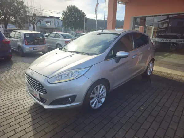 Ford Fiesta 2015 - 8990 EUR, 120400 km - AUTO.MOTO.pt - 120400km - foto 3 de 12