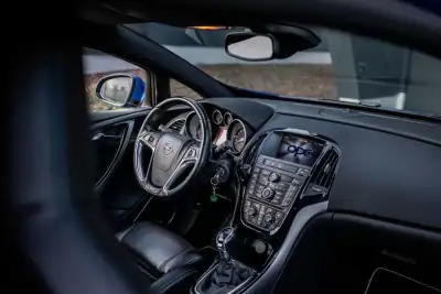 Opel Astra GTC 2013 - 23500 EUR, 109000 km - AUTO.MOTO.pt - 109000km - foto 40 de 47