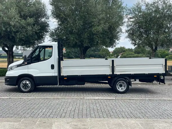 Iveco Daily 2022 - 33450 EUR, 154000 km - AUTO.MOTO.pt - 154000km - foto 13 de 37