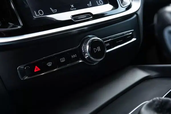Volvo V60 2019 - 18400 EUR, 258859 km - AUTO.MOTO.pt - 258859km - foto 18 de 25