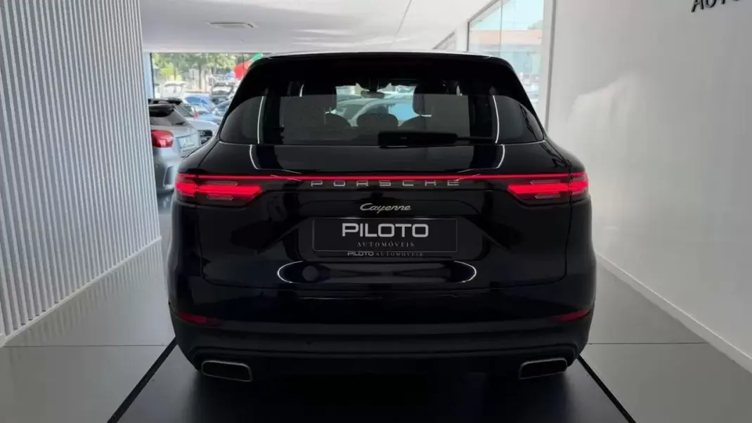 Porsche Cayenne 2019 - 59990 EUR, 87906 km - 87906km - foto 31 de 33
