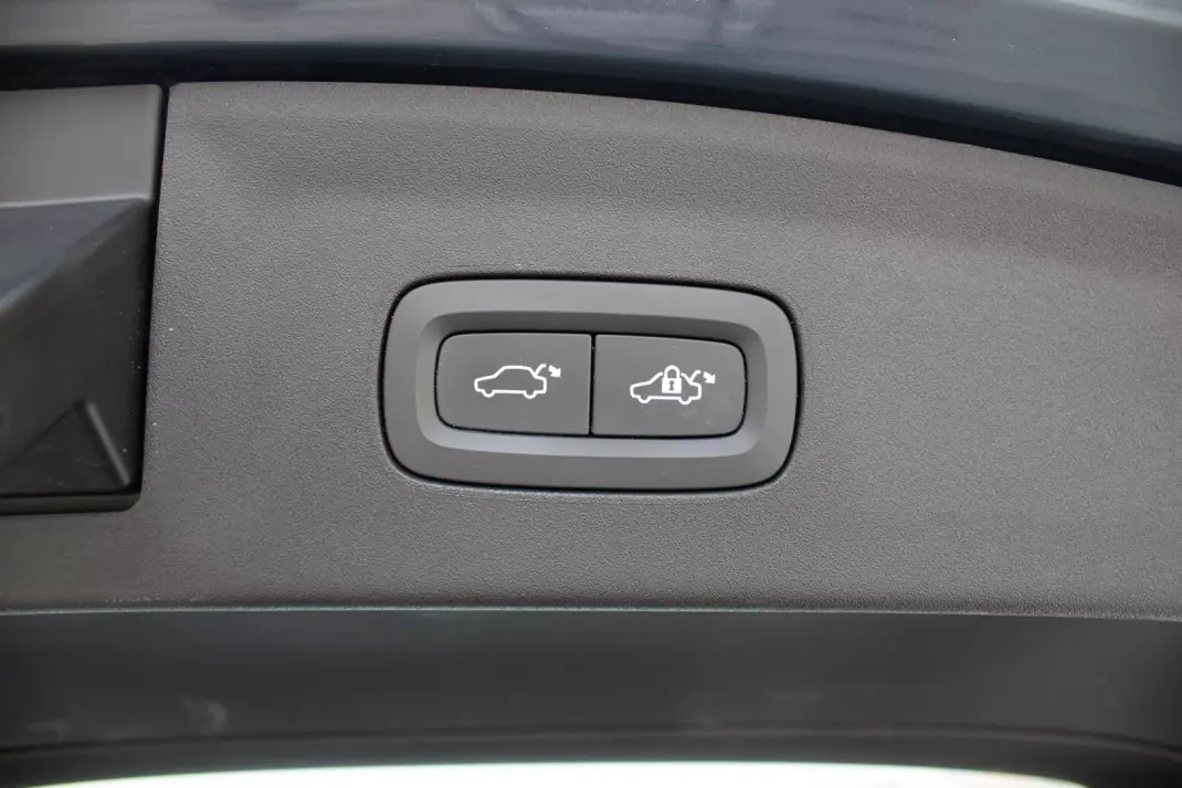 Polestar 2 2021 - 22500 EUR, 138000 km - AUTO.MOTO.pt - 138000km - foto 12 de 46