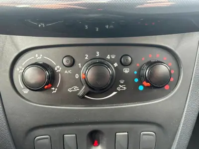 Dacia Sandero 2019 - 10947 EUR, 36000 km - AUTO.MOTO.pt - 36000km - foto 16 de 17