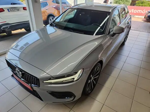 Volvo V60 2024 - 36500 EUR, 69000 km - AUTO.MOTO.pt - 69000km - foto 6 de 35