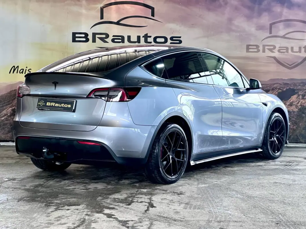 Tesla Model Y 2023 - 42900 EUR, 41470 km - AUTO.MOTO.pt - 41470km - foto 7 de 35