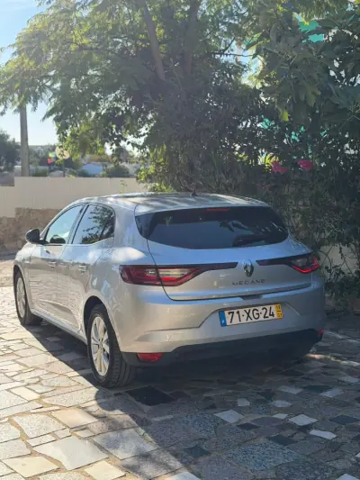 Renault Mégane 2019 - 14900 EUR, 91939 km - AUTO.MOTO.pt - 91939km - foto 5 de 9