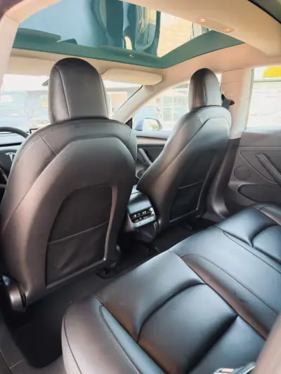Tesla Model 3 2021 - 26990 EUR, 72100 km - 72100km - foto 16 de 19