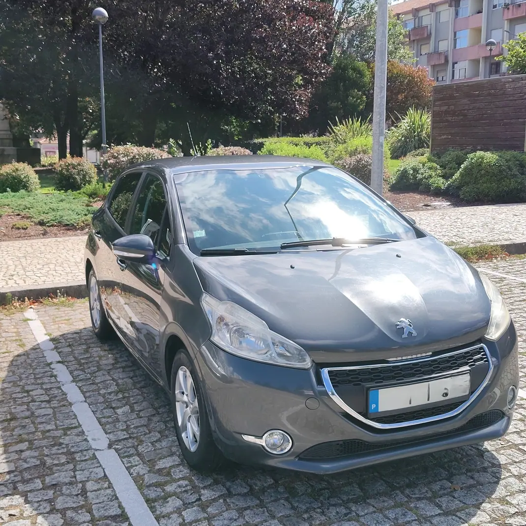 Peugeot 208 2014 - 4500 EUR, 255000 km - 255000km - foto 4 de 11