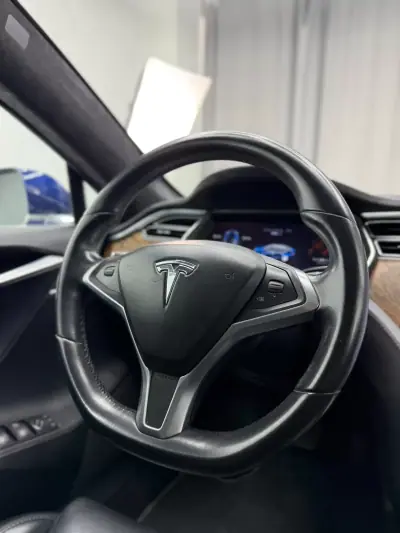 Tesla Model S 2017 - 18000 EUR, 250000 km - AUTO.MOTO.pt - 250000km - foto 19 de 24