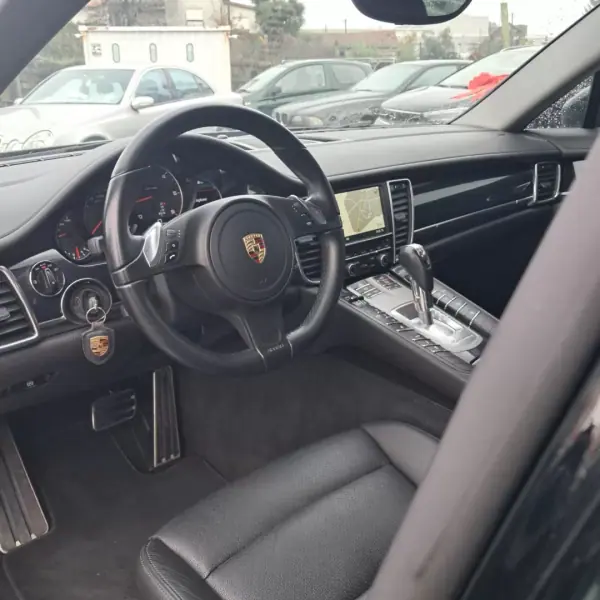 Porsche Panamera 2013 - 40500 EUR, 113000 km - AUTO.MOTO.pt - 113000km - foto 9 de 18