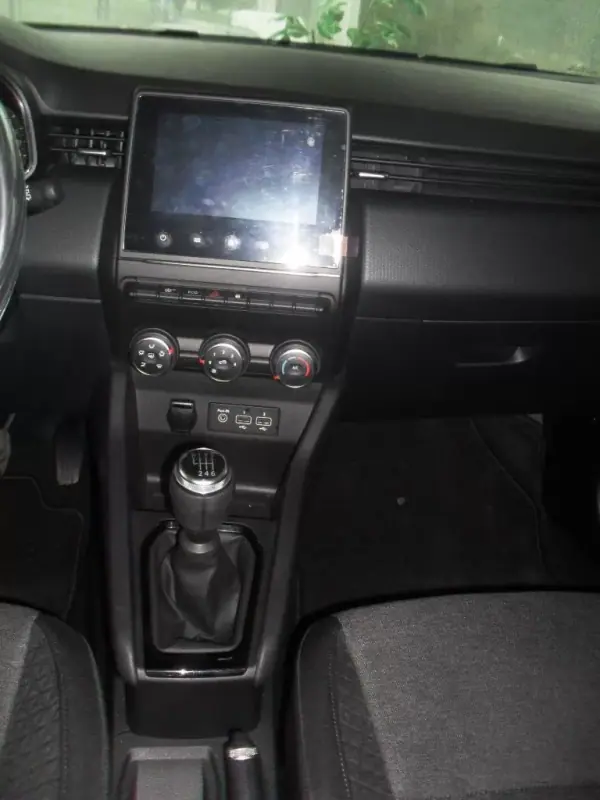 Renault Clio 2021 - 14950 EUR, 8700 km - AUTO.MOTO.pt - 8700km - foto 8 de 10