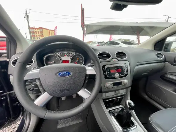 Ford Focus SW 2011 - 7750 EUR, 226741 km - AUTO.MOTO.pt - 226741km - foto 15 de 25