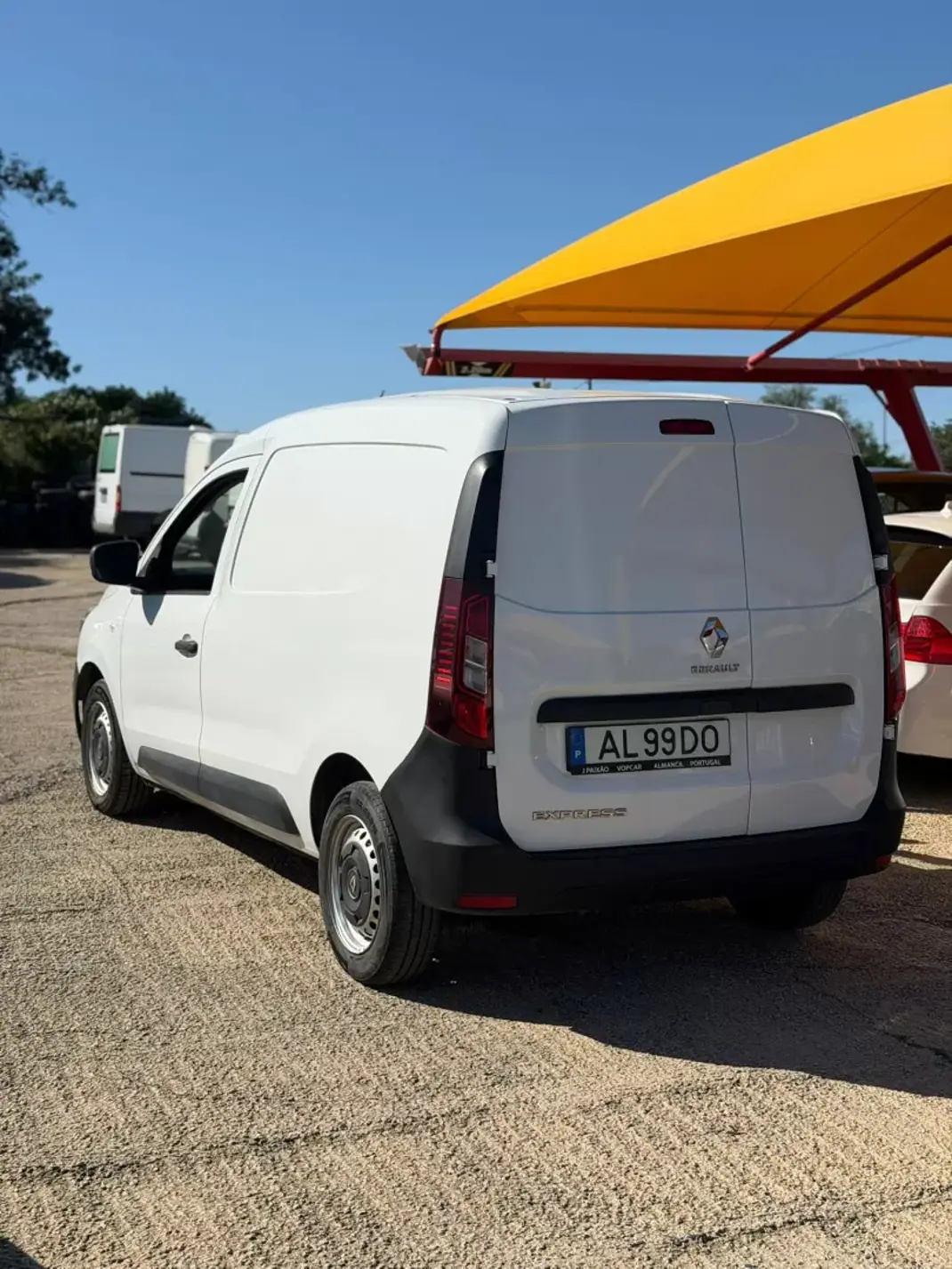 Renault EXPRESS 1.5 DCI BLUE 95 CONFORT 2021 - 14990 EUR, 188496 km - AUTO.MOTO.pt - 188496km - foto 6 de 8