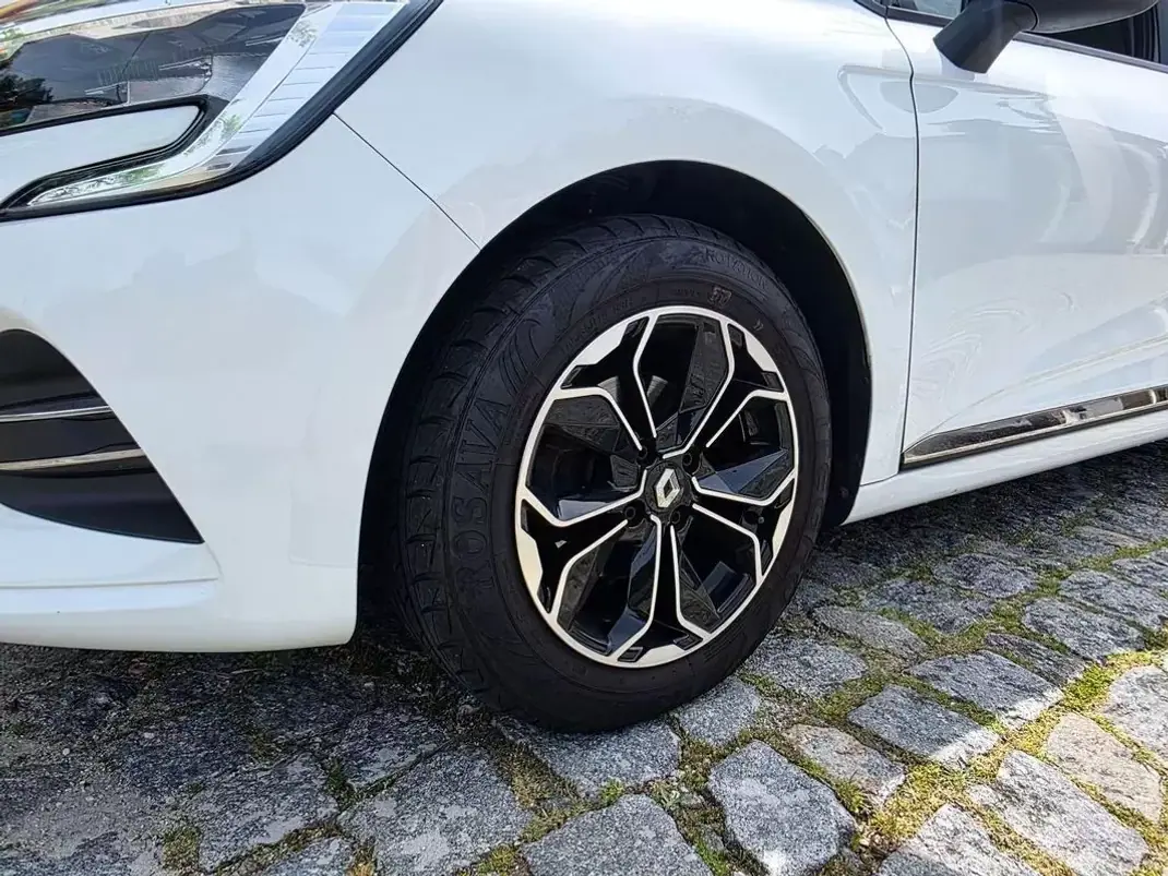 Renault Clio 2020 - 10990 EUR, 130000 km - AUTO.MOTO.pt - 130000km - foto 3 de 7