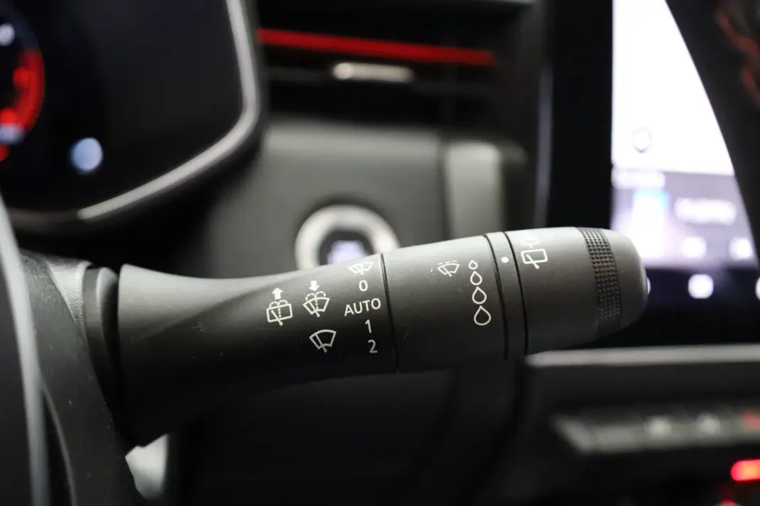 Renault Clio 2023 - 15950 EUR, 52147 km - AUTO.MOTO.pt - 52147km - foto 43 de 45